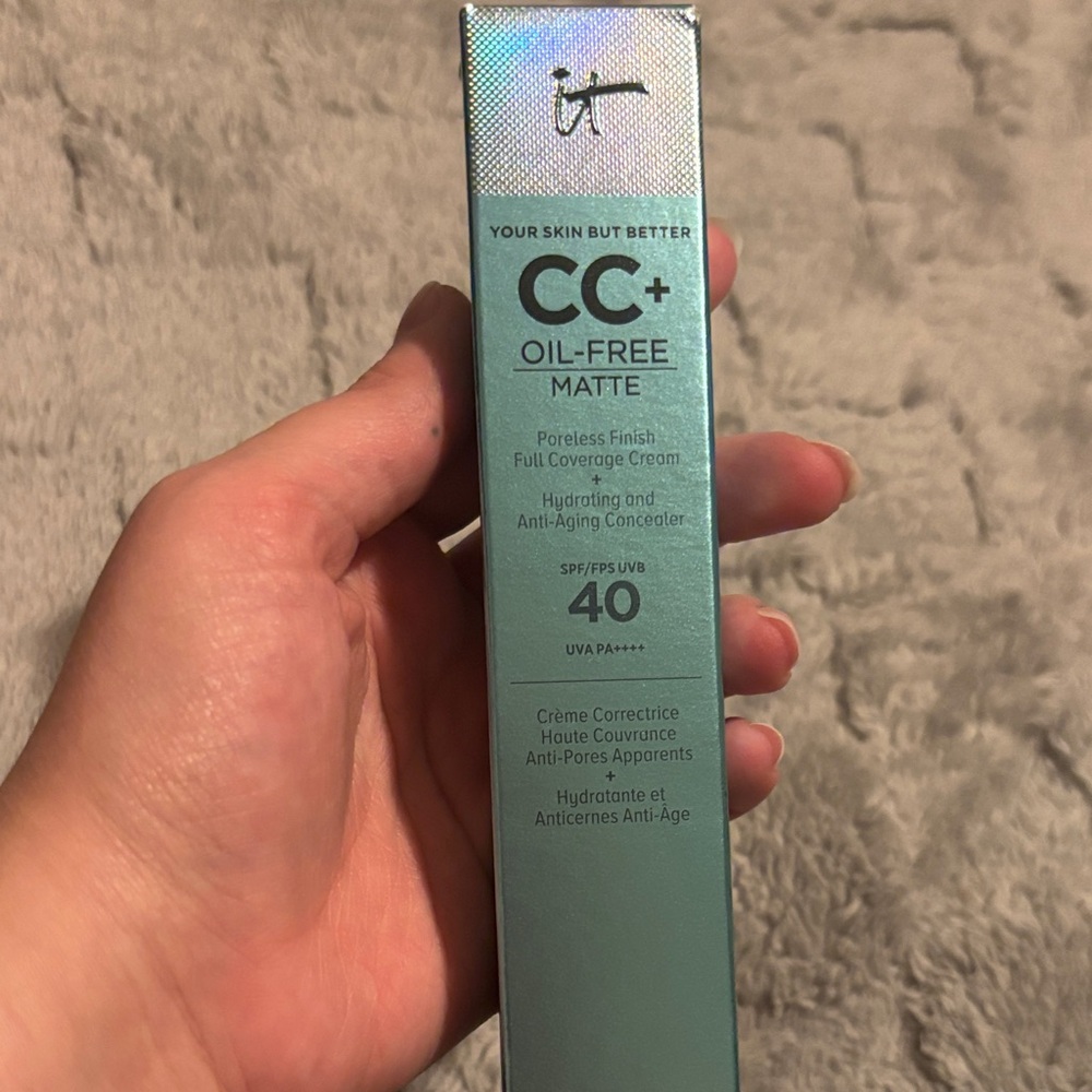 IT Cosmetics CC+ Oil-Free Matte Cream shade Deep
